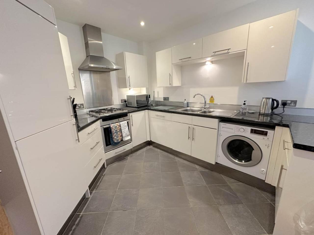 Parc Y Bryn Serviced Apartments Aberystwyth Extérieur photo