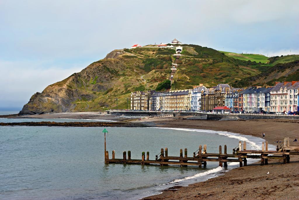 Parc Y Bryn Serviced Apartments Aberystwyth Extérieur photo